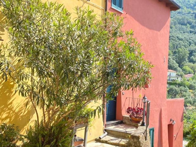 Casa di paese in vendita di 90 m² in Strada Montegrazie