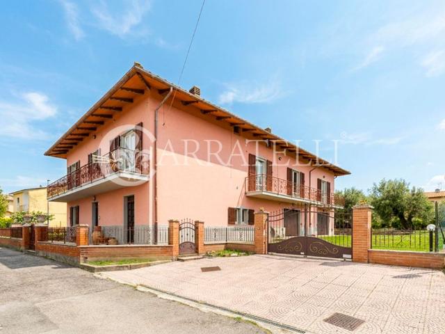 Casa di prestigio di 400 mq in vendita Tuoro sul Trasimeno, Italia
