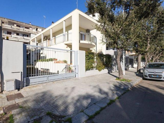 Casa di lusso di 334 mq in vendita Lecce, Puglia