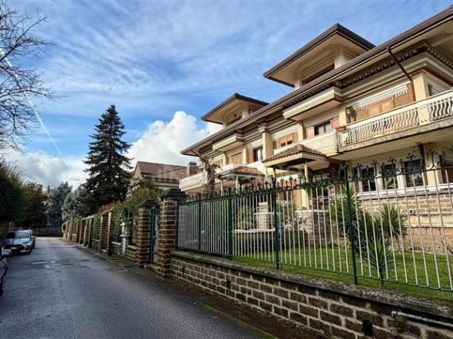 Casa di 190 mq a Picarelli, Rione Ferrovia, Archi Avellino
