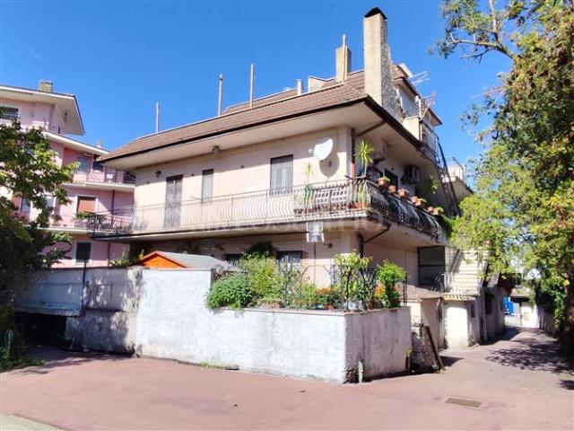 Casa di 120 mq a Morena Roma