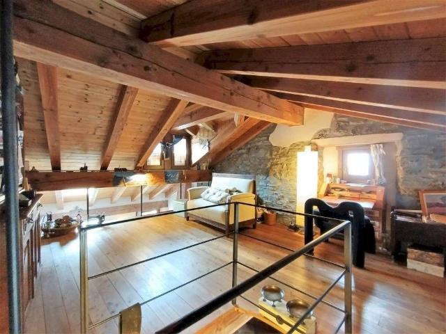 Casa di 210 mq in vendita Via E. Chanoux, 13, La Salle, Valle d’Aosta