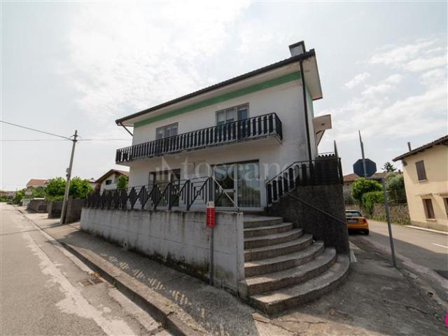 Casa di 370 mq a Colugna Tavagnacco
