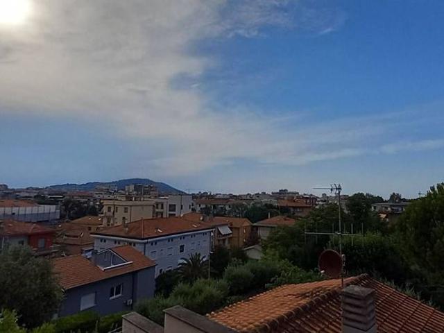 Casa di 303 mq in vendita Pesaro, Marche