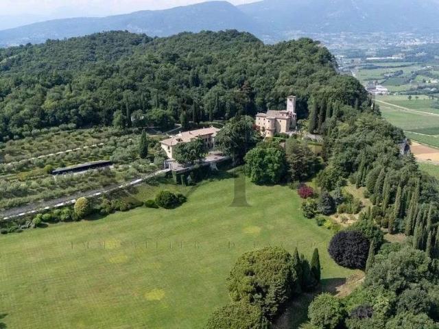 Casa di 3100 mq in vendita Verona, Italia