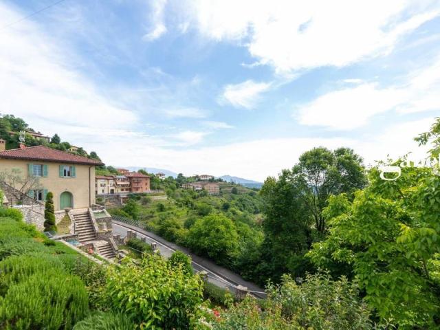 Casa di 400 mq in vendita Via Belvedere, 37, Montevecchia, Lecco, Lombardia
