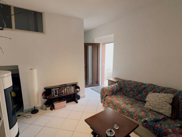 CASA DI 5 LOCALI INTERAMENTE RISTRUTTURATA A MIGLIEGLIA