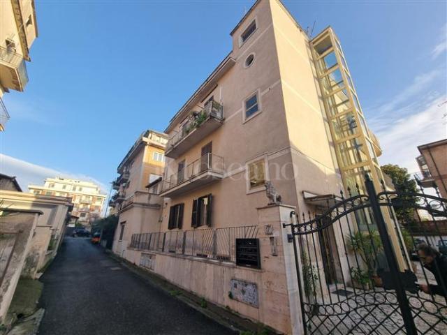 Casa di 65 mq a Appio, Tuscolana Roma