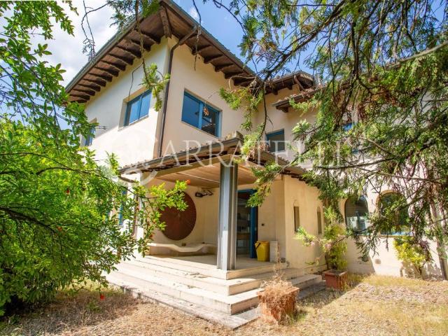 Casa di 750 mq in vendita Firenze, Toscana