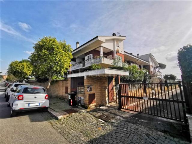 Casa di 80 mq a Axa, Palocco Roma
