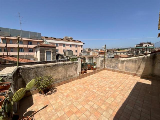 Casa di 90 mq a Umberto Catania