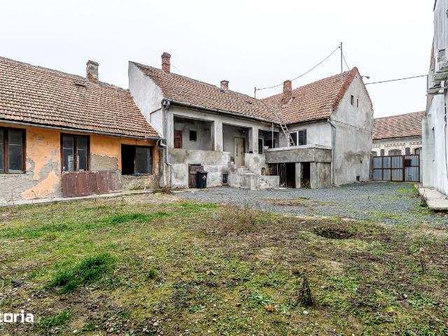 Casa din caramida teren 612 mp Centru Arad COMISION 0%