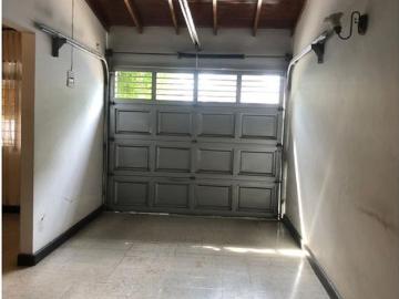 CASA DISPONIBLE EN ARRIENDO/VENTA EN EL CENTRO DE LA CIUDAD