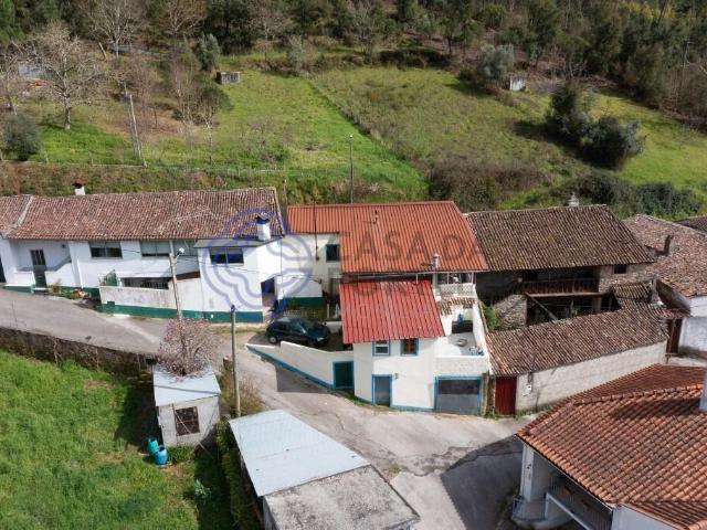 Casa do Lavadouro, moradia Geminada em pedra com garagem, t. 154m² da Lousã e Vilarinho