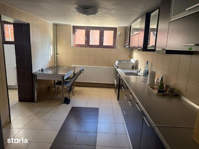 Casa D+P, 5 camere, pretabila birouri,Targoviste, zona Arhiepiscopie