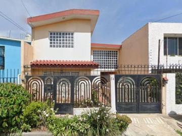Casa Exclusiva en Azcapotzalco | Amplios Espacios y Excelente Ubicación