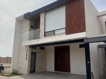 Casa exclusiva para familias que no buscan casas echas en serie. Buscando, cubriendo las nesecida