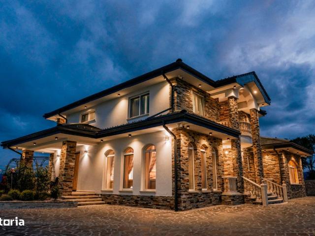 Casa exclusivista cu arhitectura unica, 320mp utili, Horodnic de Sus