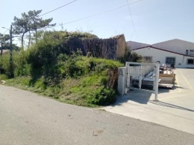 Casa e Terreno c/área total de 400 m2