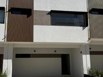 Casa eb venta con vista al mar cerca de la linea fronteriza