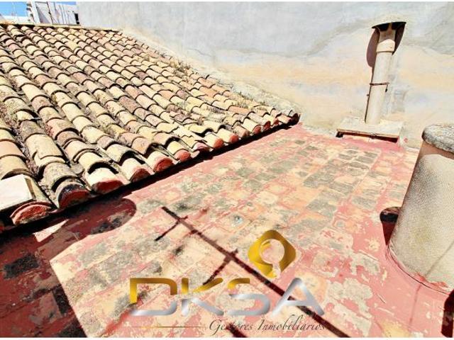 Casa económica para reformar que da a 2 calles en Vila real
