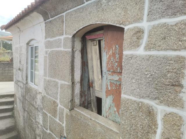 Casa em obras sita em Barqueiros, Mesão Frio, V. Real