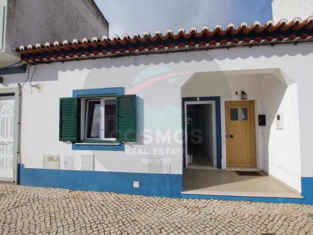 Casa em banda T1+1 no coração do Rogil