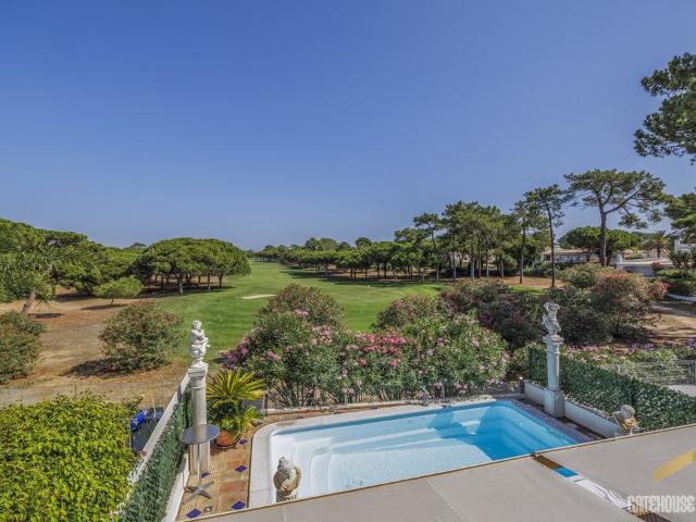 Casa em fila de 4 quartos com piscina em Vilamoura, Algarve. 180m² Quarteira
