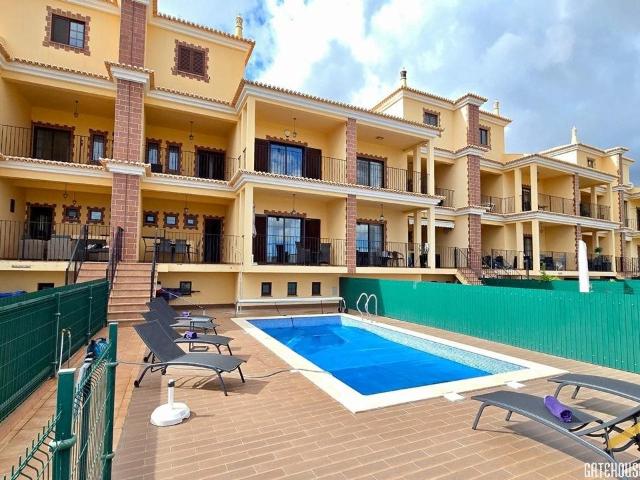 Casa em formato de 4 quartos com piscina e garagem em Silves. 255m² Silves