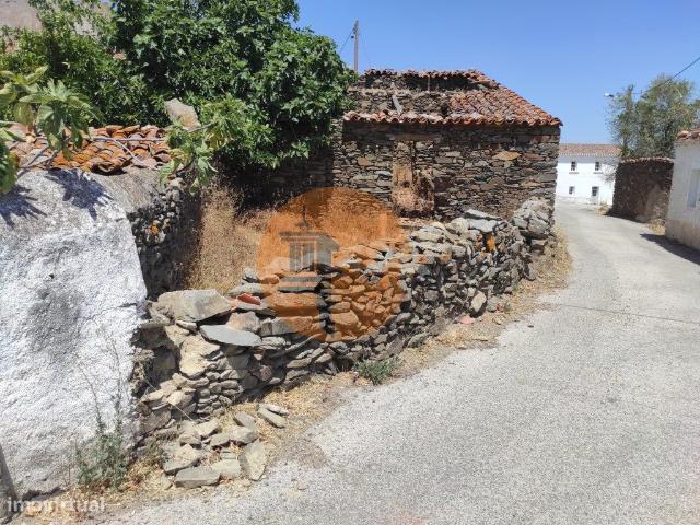 CASA EM PEDRA COM QUINTAL ALDEIA CERRO DA VINHA ALCOUTIM AL.