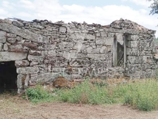 Casa em pedra para reconstrução em Murça / Vila Real