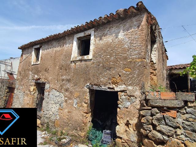 Casa em Pedra para restaurar perto de Vila de Rei