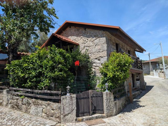 Casa em Pedra T3 com Vista Desafogada em Amargem