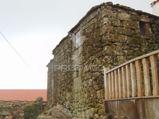 Casa em pedra tradicional p/recuperar