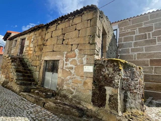 CASA EM RUINAS
