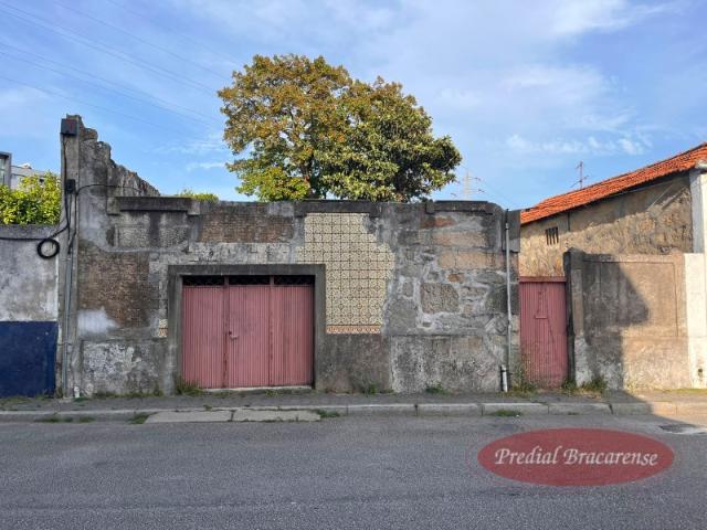 Casa em ruínas em Santa Marinha, em Gaia