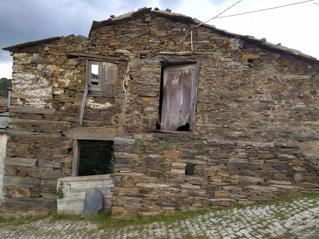 Casa em Ruínas para Recuperação em Veigas, Quintanilha 30.000€