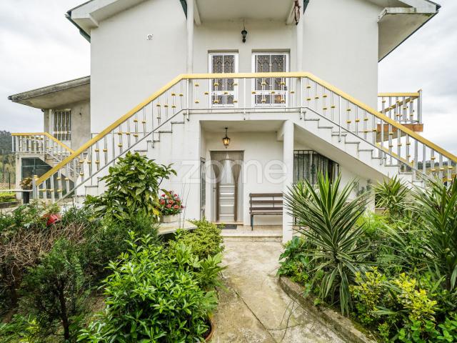 Casa em Serafão com 2 unidades independentes e terreno de 650m²