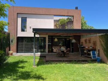 Casa en Manuel B Gonnet zona Villa Castells, 2 Dor