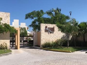 Casa en mar azul