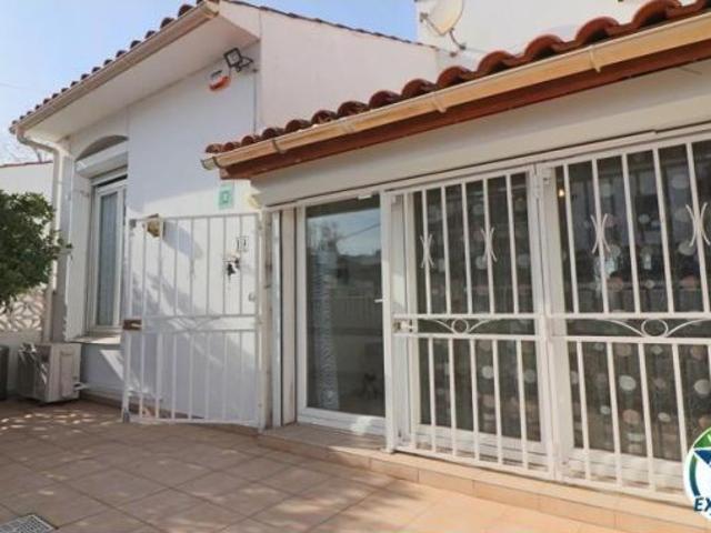 Casa en Montseny con tres dormitorios y vistas despejadas a un parque