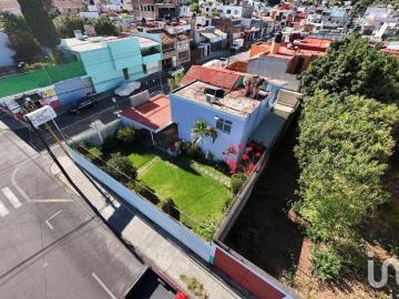 Casa en Nueva Chapultepec en esquina, Morelia, Michoacán