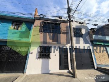 CASA EN NUEVA DE 3 HABITACIONES POR SALIDA A CHARO, REMODELADA, Constituyentes de Queretaro