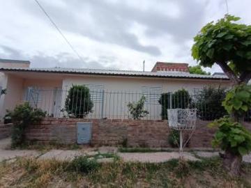Casa en NEUQUÉN CAPITAL 3 dormitorios y amplio patio