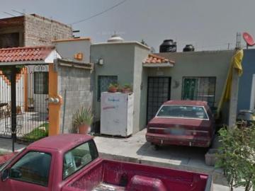 Casa En AV Morón 204, Fraccionamiento Hacienda Santa Fe, Tlajomulco De Zúñiga, Jalisco. AH