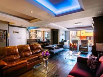 CASA EN AV. CENTENARIO PRIVADA