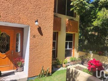 Casa en Av Toluca Residenical Camelinas 4 habitaciones 3 1/2 banos, jardin, 2 autos, seguridad