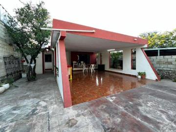 CASA EN AVENIDA PRINCIPAL EN CHUBURNA 5 HABITACIONES/ EN MERIDA YUCATAN