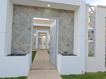 Casa en Ayala, Morelos: Amplia y Moderna con Jardín cerca del Club de Golf