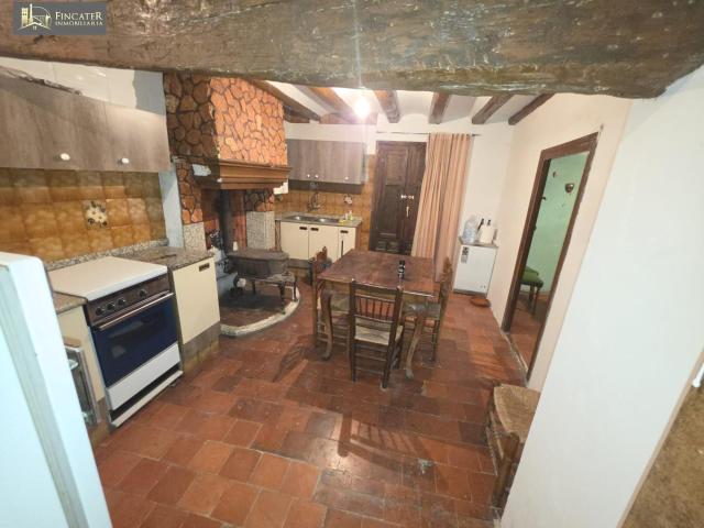 CASA EN ALBARRACÍN